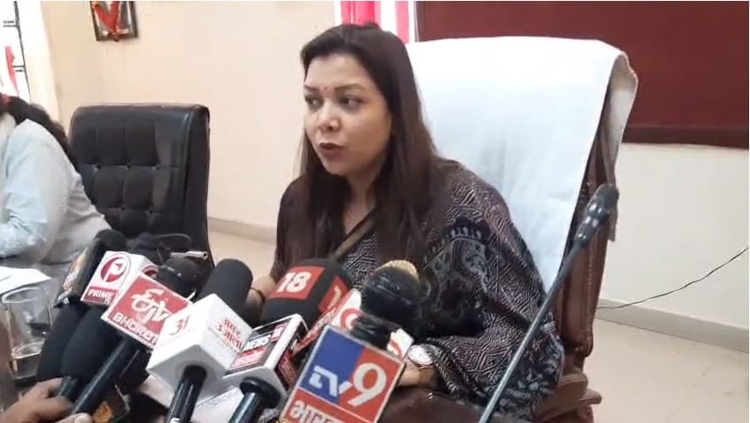 Serious issues raised public hearing Amethi blamed extramarital affair social media increasing