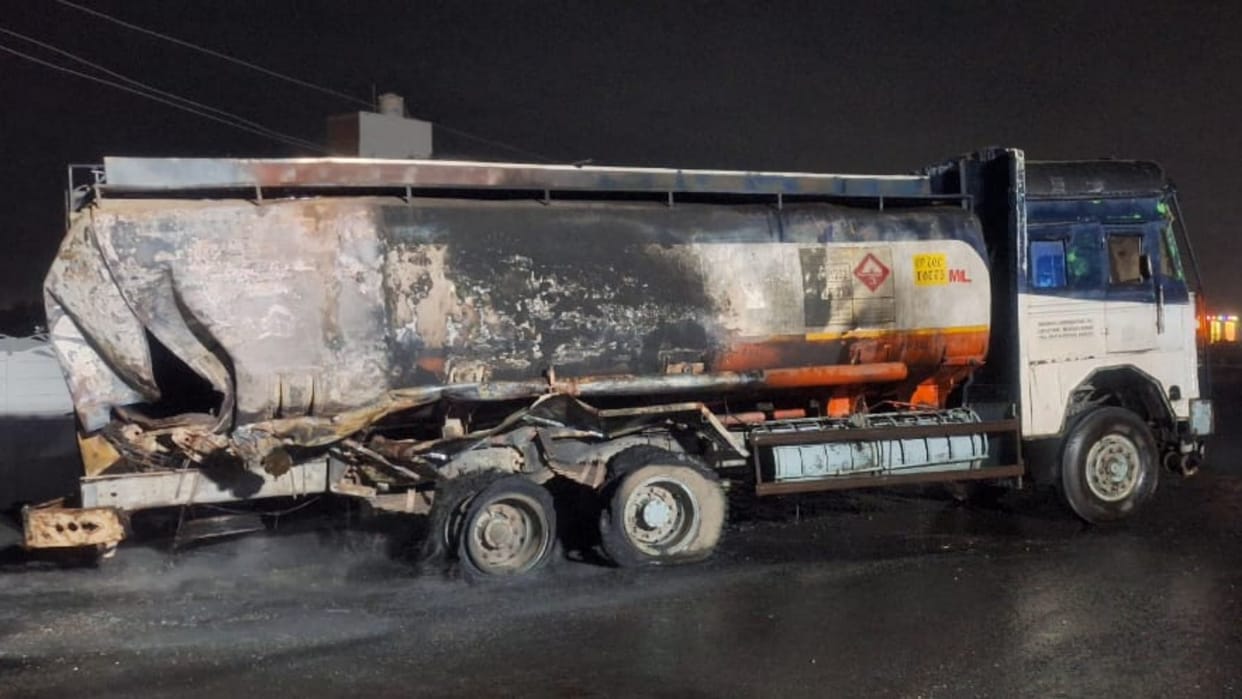 Rohtas News: Trailer collided with diesel tanker on NH-19, both vehicles burnt due to fire; chaos ensued