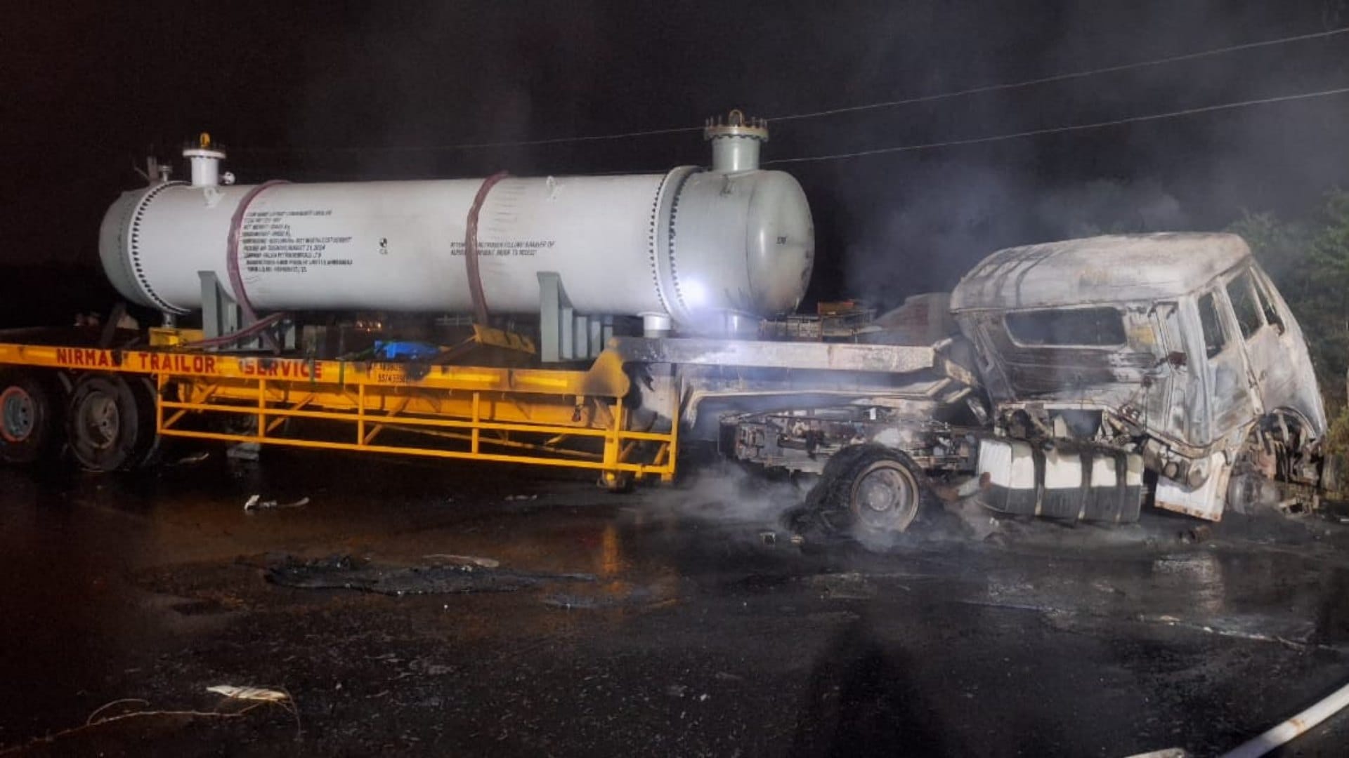 Rohtas News: Trailer collided with diesel tanker on NH-19, both vehicles burnt due to fire; chaos ensued