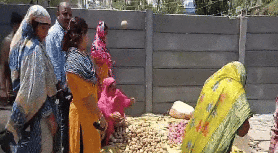 indore-news-mahu-naka-vegetable-vendors-eviction-protest