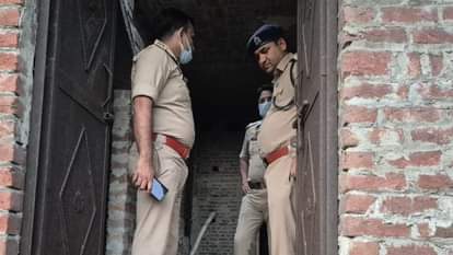 Three murder cases in Moradabad Murderer escapes police custody