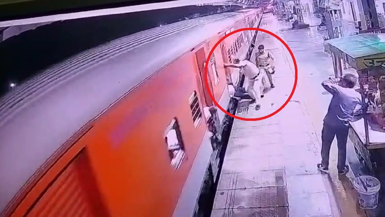 RPF jawan saved passenger by risking his life