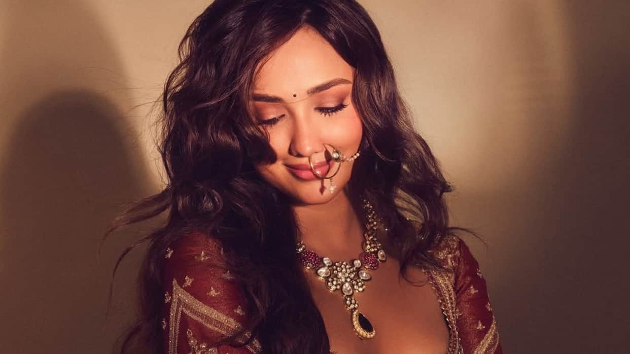 kesari veer actress Akanksha Sharma reveals personal experience of the film with suniel shetty on the set