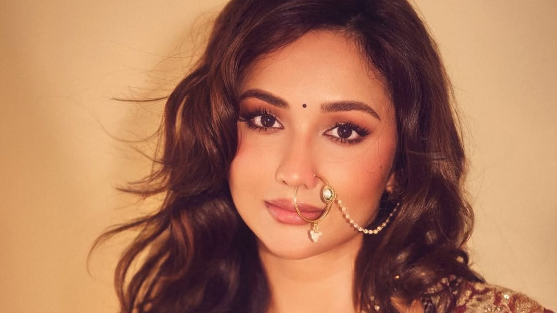 kesari veer actress Akanksha Sharma reveals personal experience of the film with suniel shetty on the set