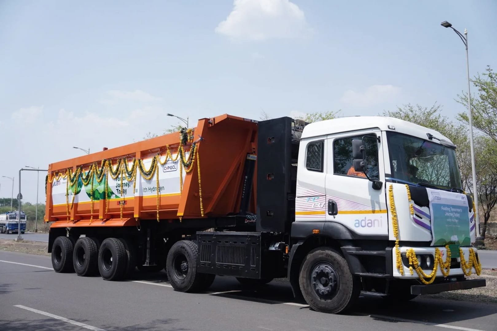 Union Minister Nitin Gadkari Says India’s Transport Future to Run on Hydrogen, Biofuels and Electric Vehicles