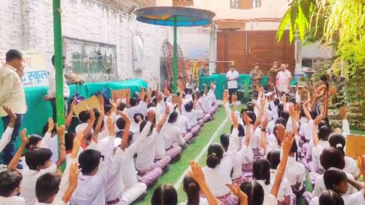 Varanasi News soldiers gave teachings to children Namami Gange launched environmental literacy campaign