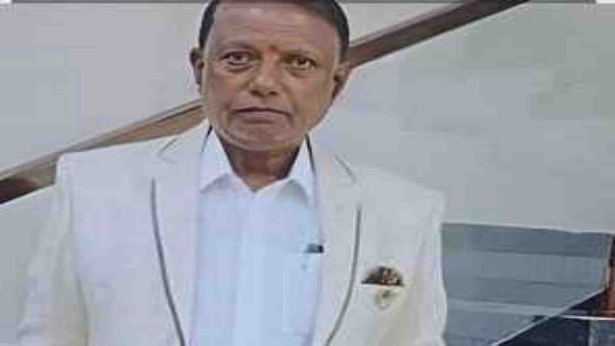 Dindori News: BJP leader's father aims gun at trader for asking money for vegetables