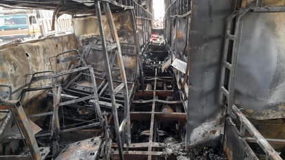 Lucknow: RI suspended in the case of five people dying in a bus fire, bus driver and conductor identified; mob