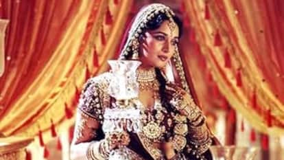 Madhuri Dixit Birthday: gulaab gang to Devdas Mrityudand khalnayak Know about Women centric Movies of actress