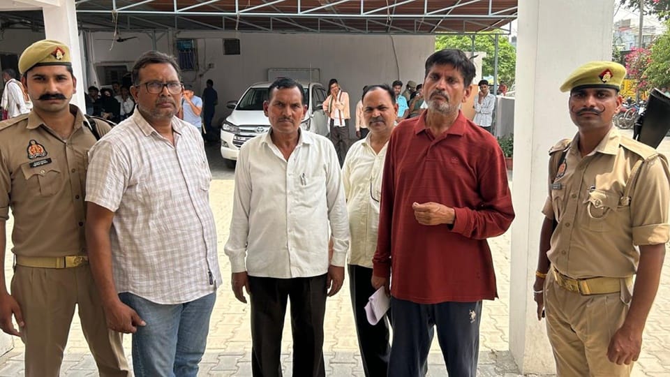 Sambhal: 326 bighas of land was allotted to 55 beneficiaries in a fraudulent manner, four consolidation worker