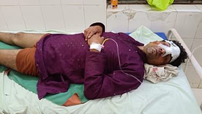 UP: Five people died on the spot in a collision between Ertiga and truck in Balrampur, eight seriously injured