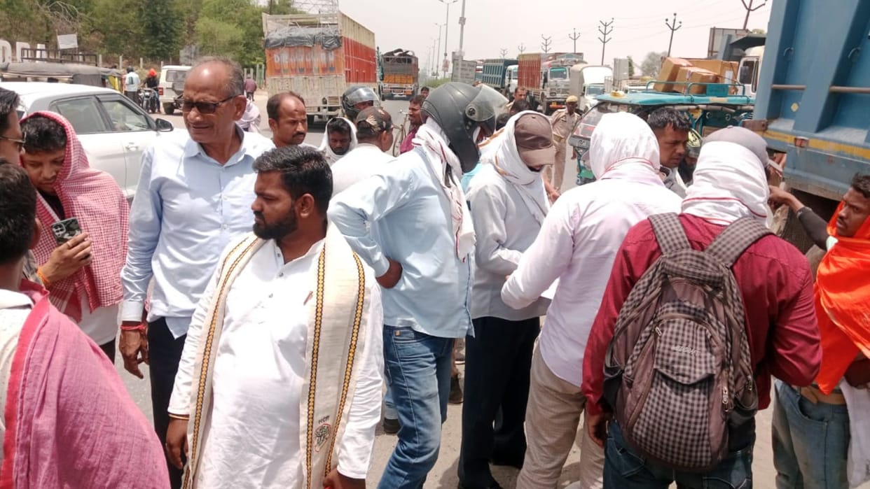 road accident Bike riding couple died son injured accident happened at collectorate gate of Sonbhadra