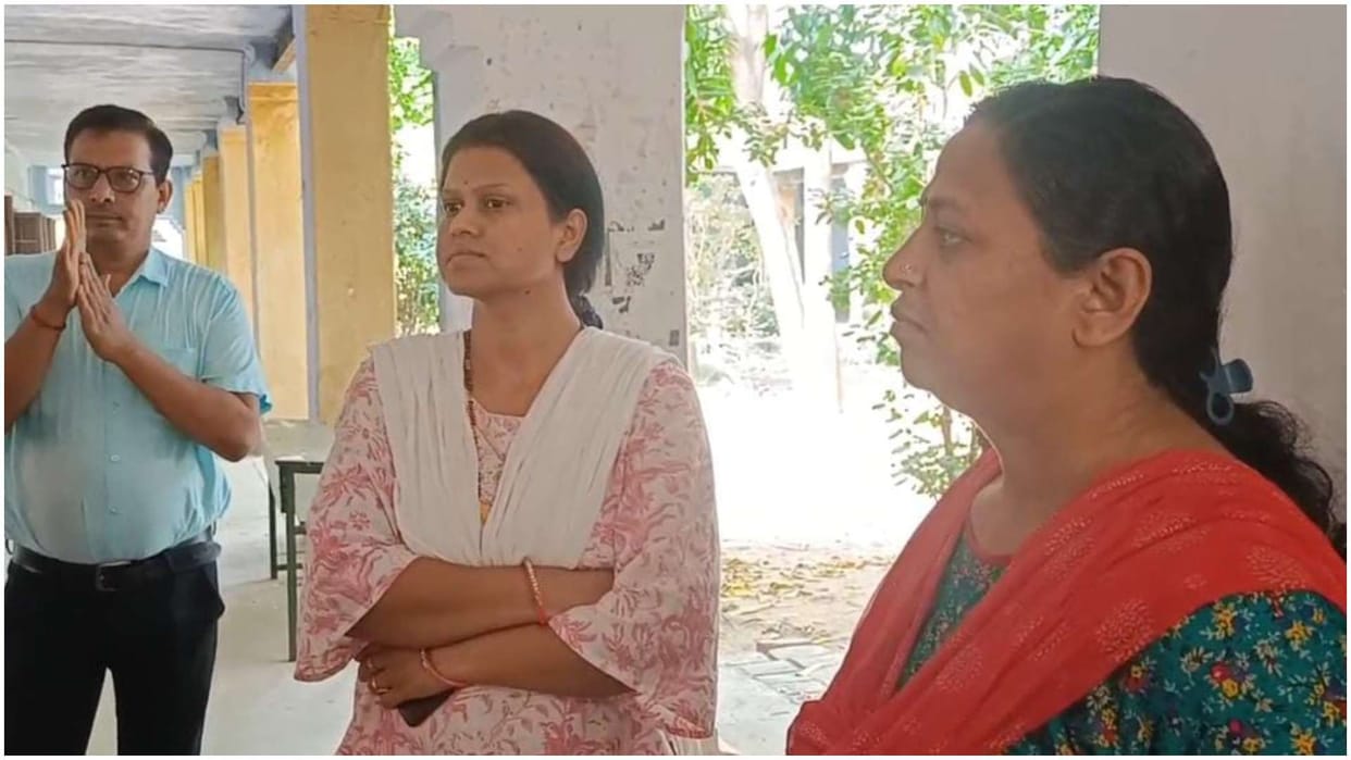 Two teachers beat up students for wearing Kalava, angry family members created ruckus
