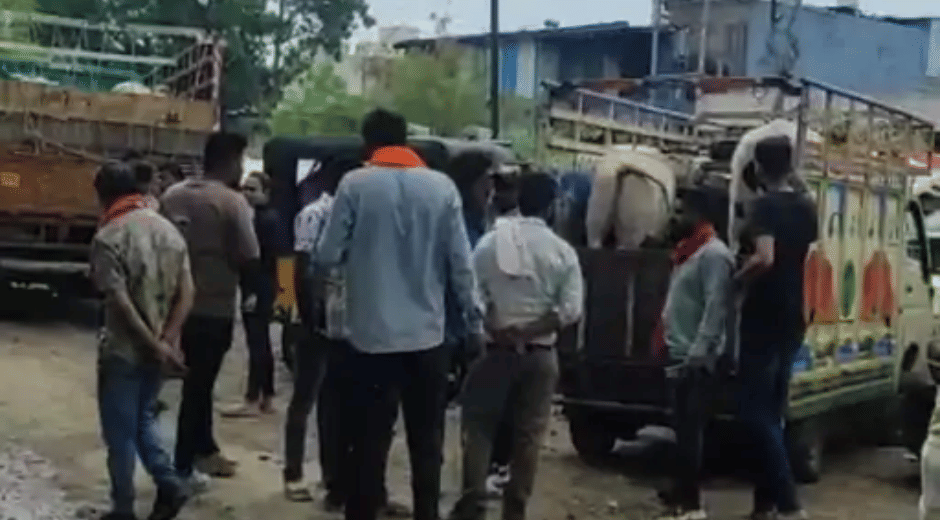 indore-news-bajrang-dal-cattle-vehicles-stopped-police-case