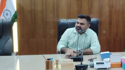 डीएम, महेंद्र सिंह तंवर