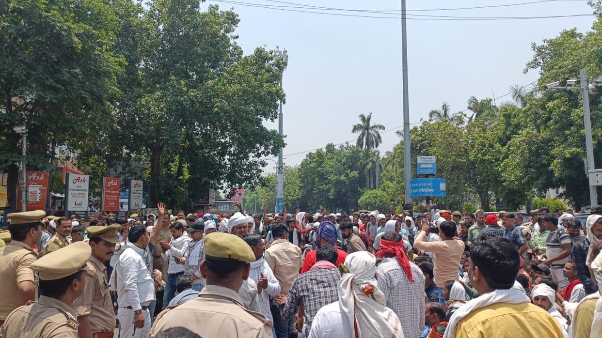 Electricity workers protested against the layoff of contract workers, surrounded Shakti Bhawan