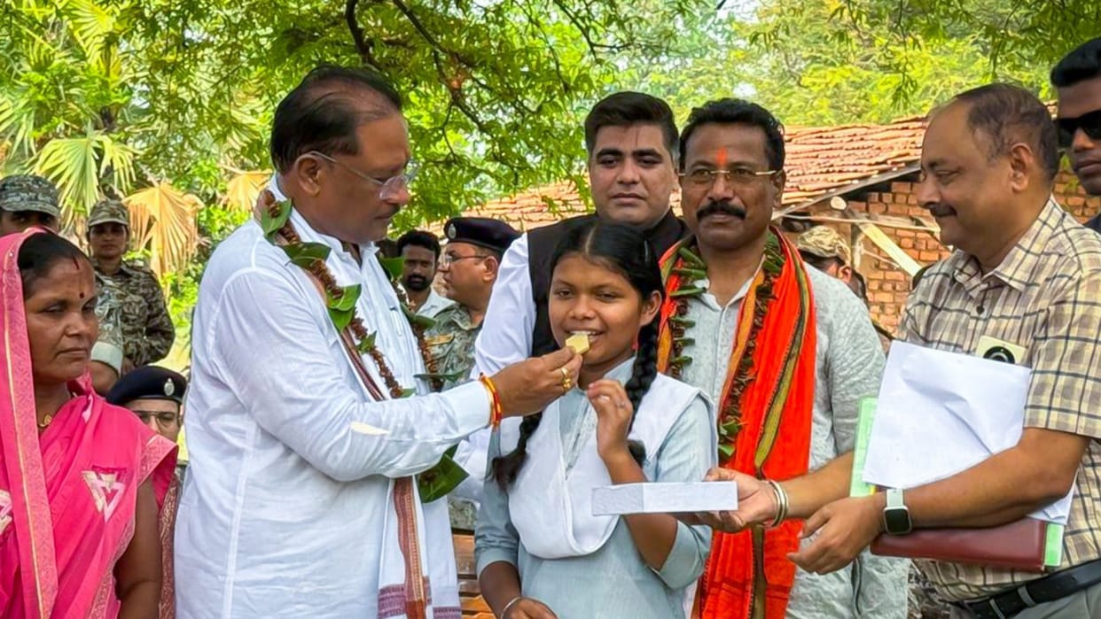 Chhattisgarh Alexa and computers became new identity of Bijapur hands holding guns are learning to fly drones