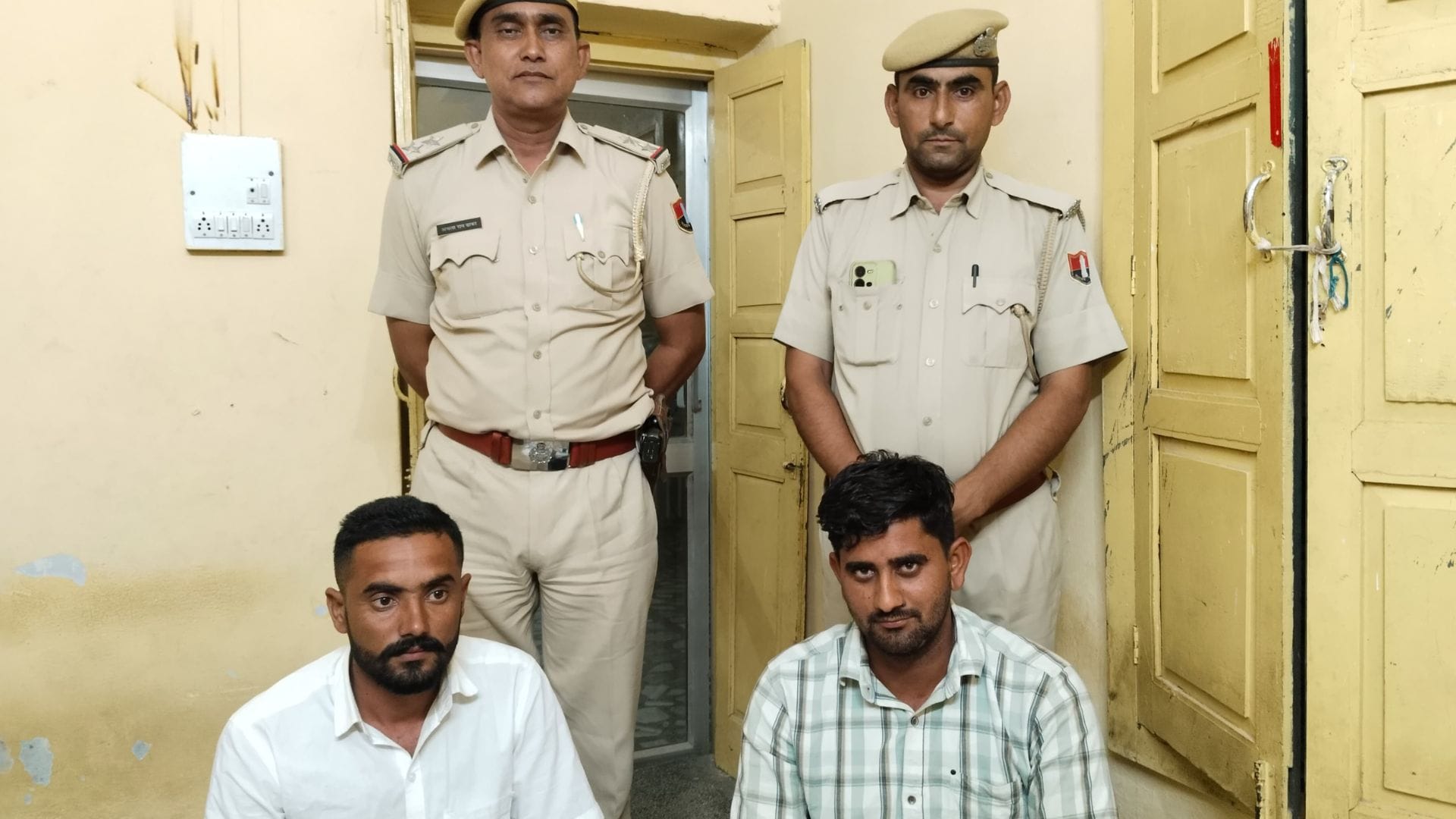 पुलिस की गिरफ्त में आरोपी