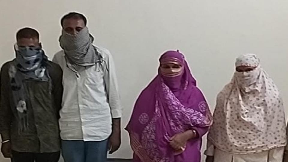 पुलिस की गिरफ्त में आरोपी