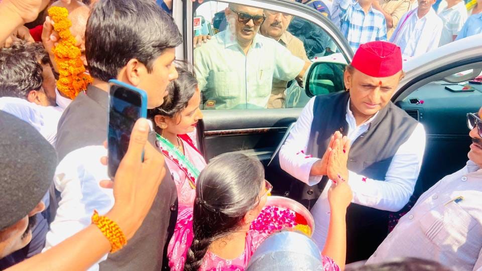 Akhilesh Yadav said in Amethi BJP cannot be loyal to traitors their character and face got exposed