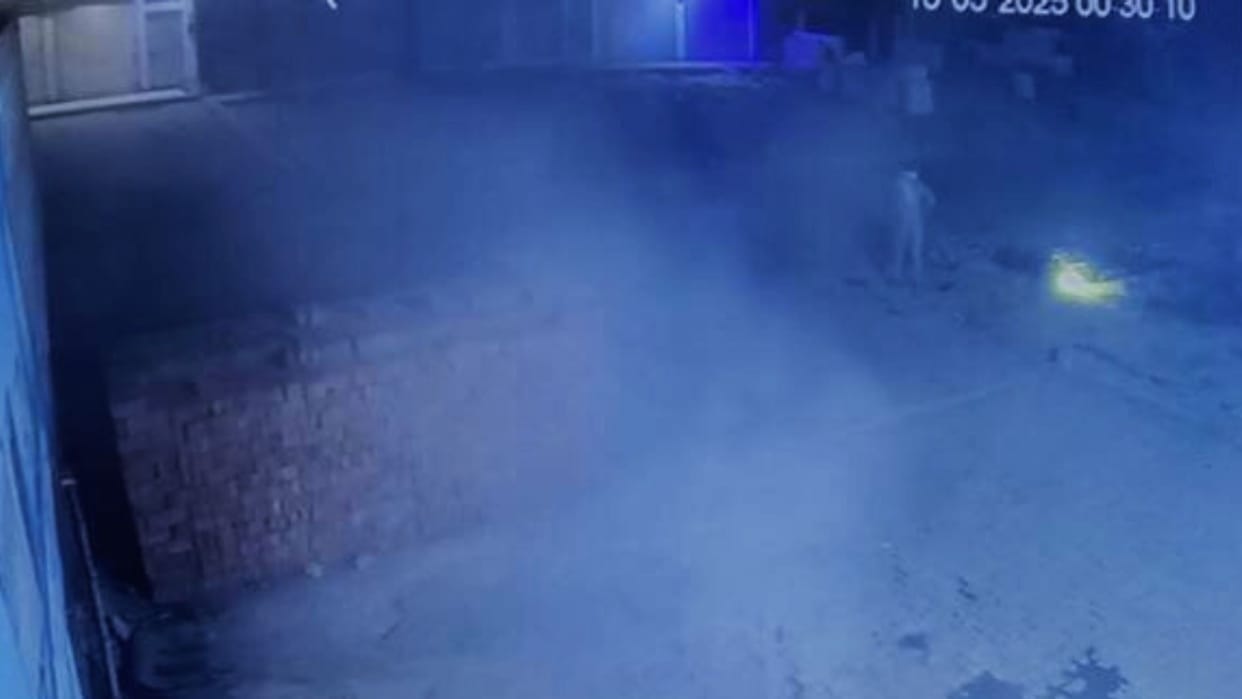 speeding pickup crushed four policemen causing lot of screaming accident was captured on CCTV