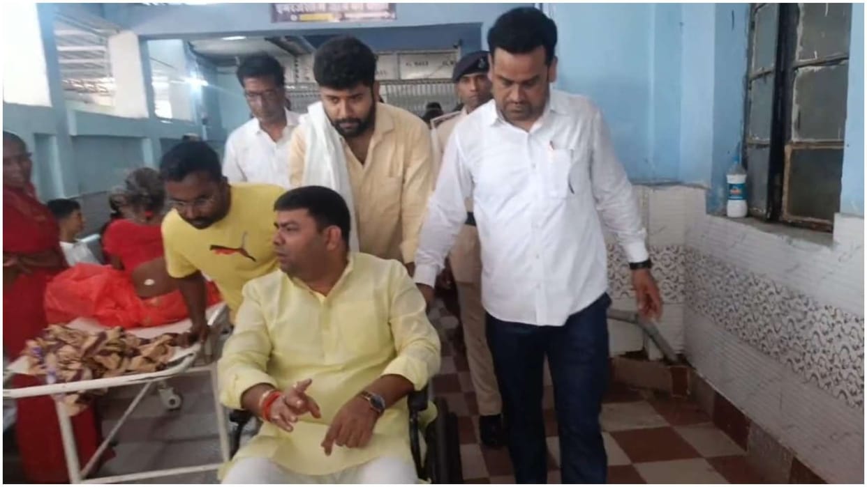 RJD MLA Mukesh Roshan injured in road accident, car driver who hit him from behind arrested
