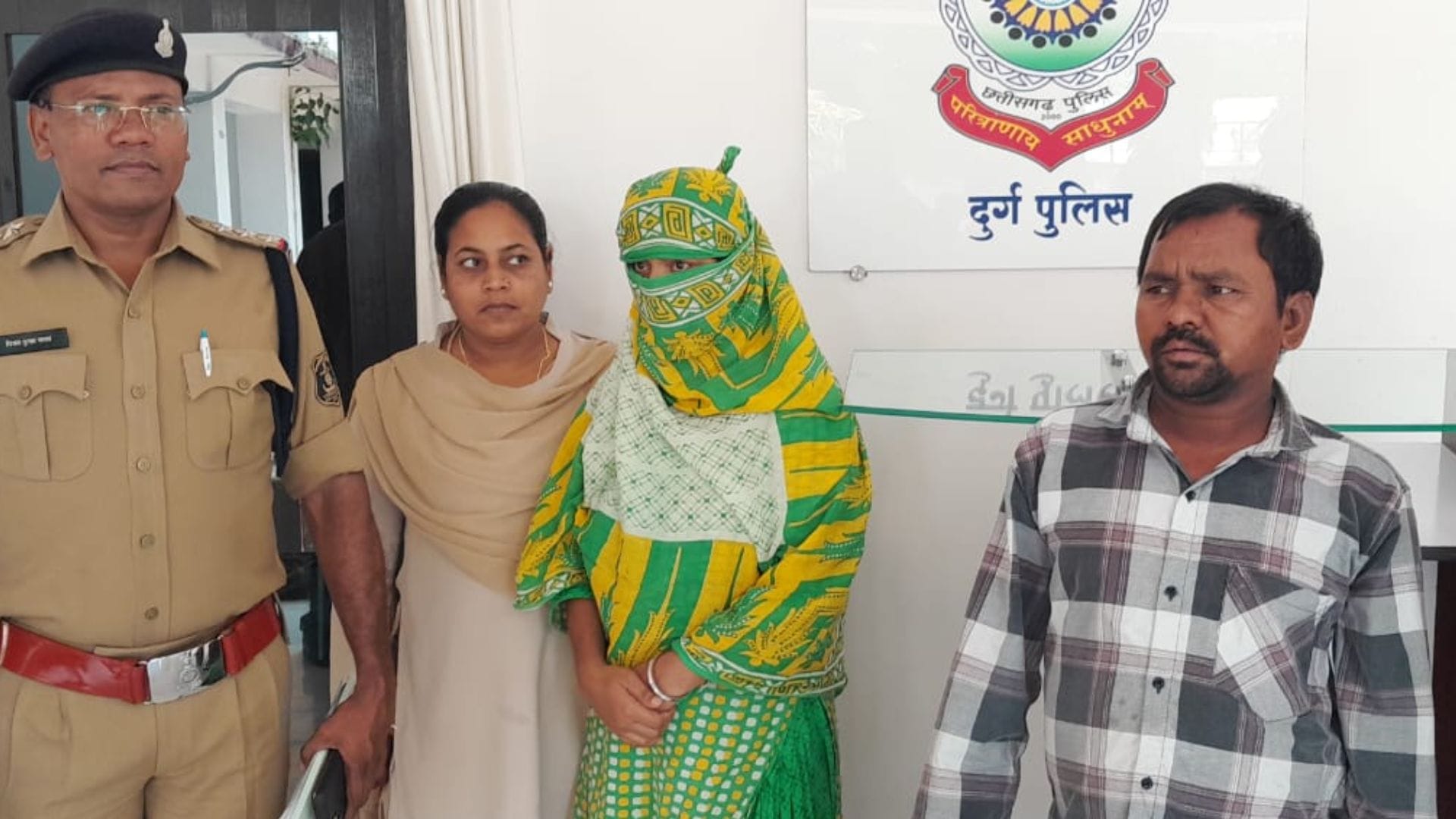 दो बांग्लादेशी गिरफ्तार