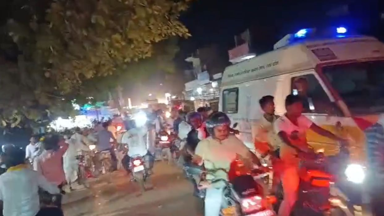 People were in a bad condition due to the jam near the railway gate