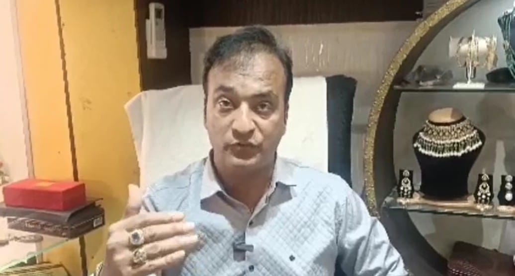 व्यापारी