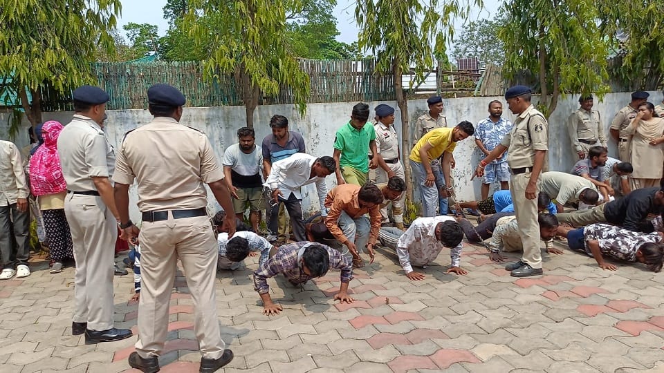 235 से अधिक वारंटियों को पकड़ा