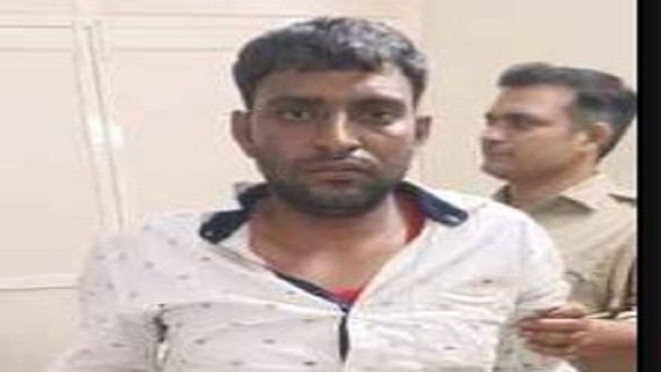 Agra police encounter with a history sheeter got shot in the leg