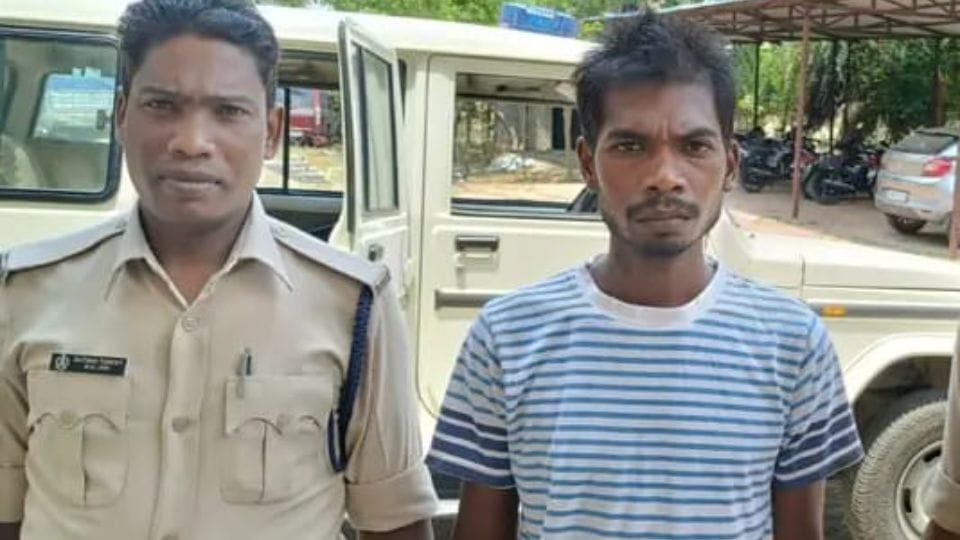 Police arrested the accused father who murdered his daughter in Jashpur