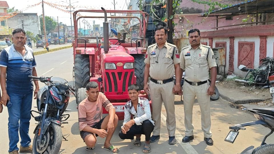Police arrested two accused in the case of tractor-trolley theft in Raigarh