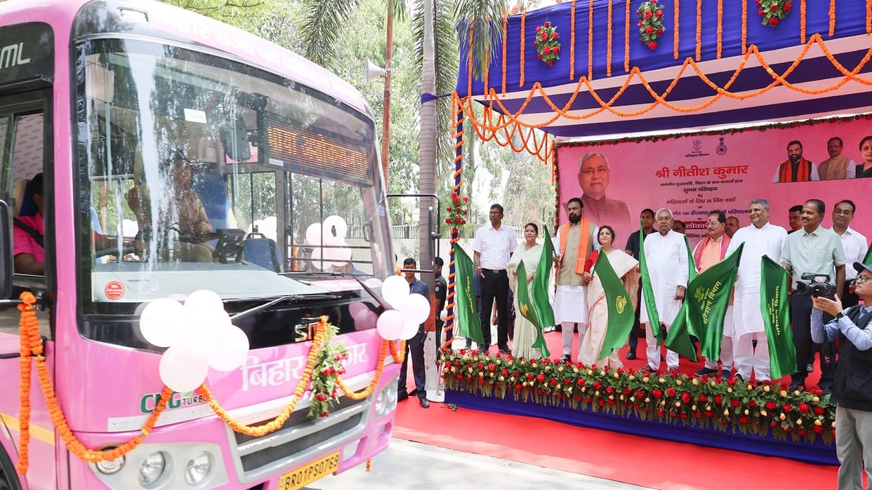 Bihar News: Pink bus service for women started in Bihar: CM Nitish Kumar flagged off, Patna