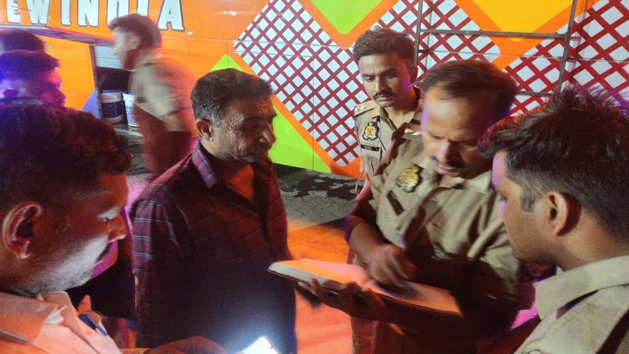 Miscreants looted a bag full of lakhs of rupees from a cumin trader sitting in a tourist bus