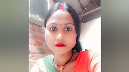 Hardoi Road Accident Four bodies and two legs were seen scattered on road See Photos