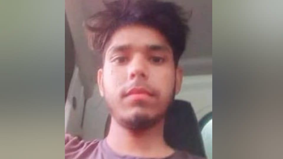Hardoi Road Accident High speed truck and auto collided in Hardoi seven people including mother and son died