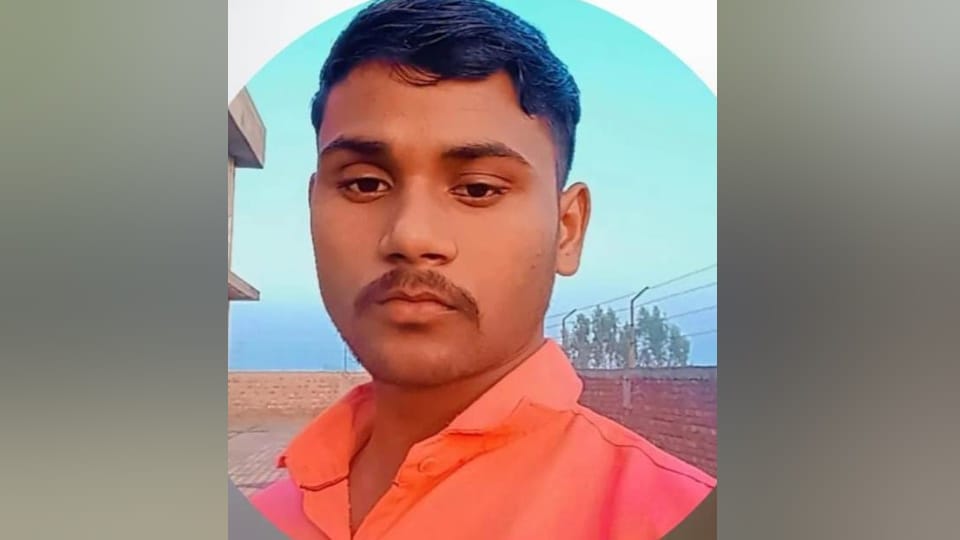 Hardoi Road Accident Four bodies and two legs were seen scattered on road See Photos