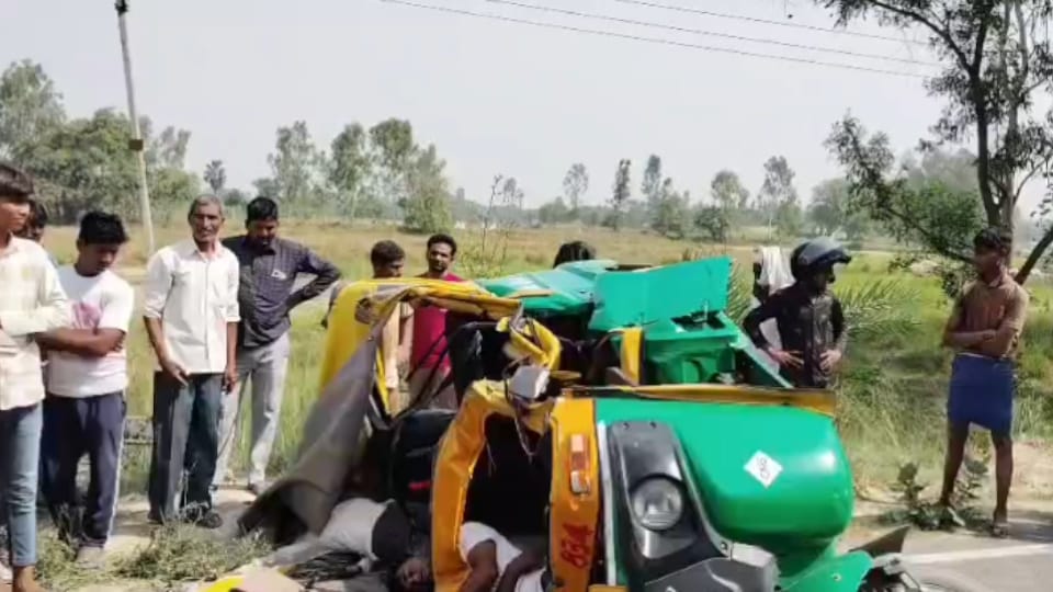Hardoi Road Accident Four bodies and two legs were seen scattered on road See Photos