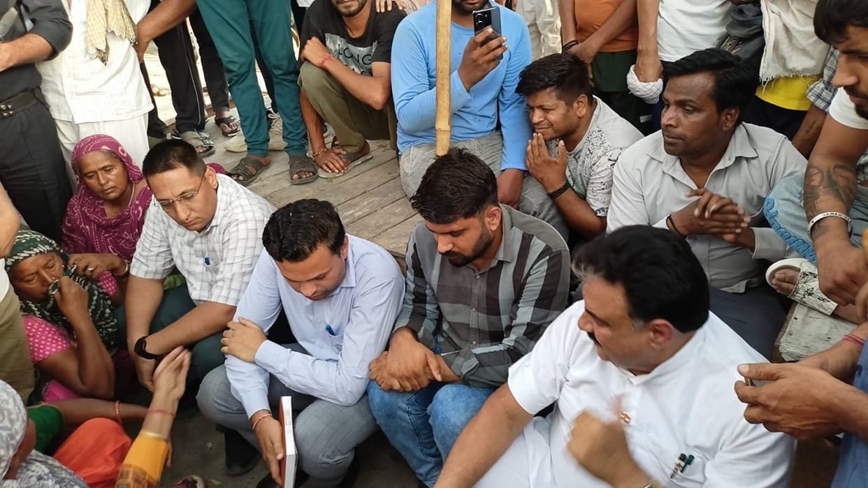 HSVP SDO was caught and made to sit on the ground in Jind