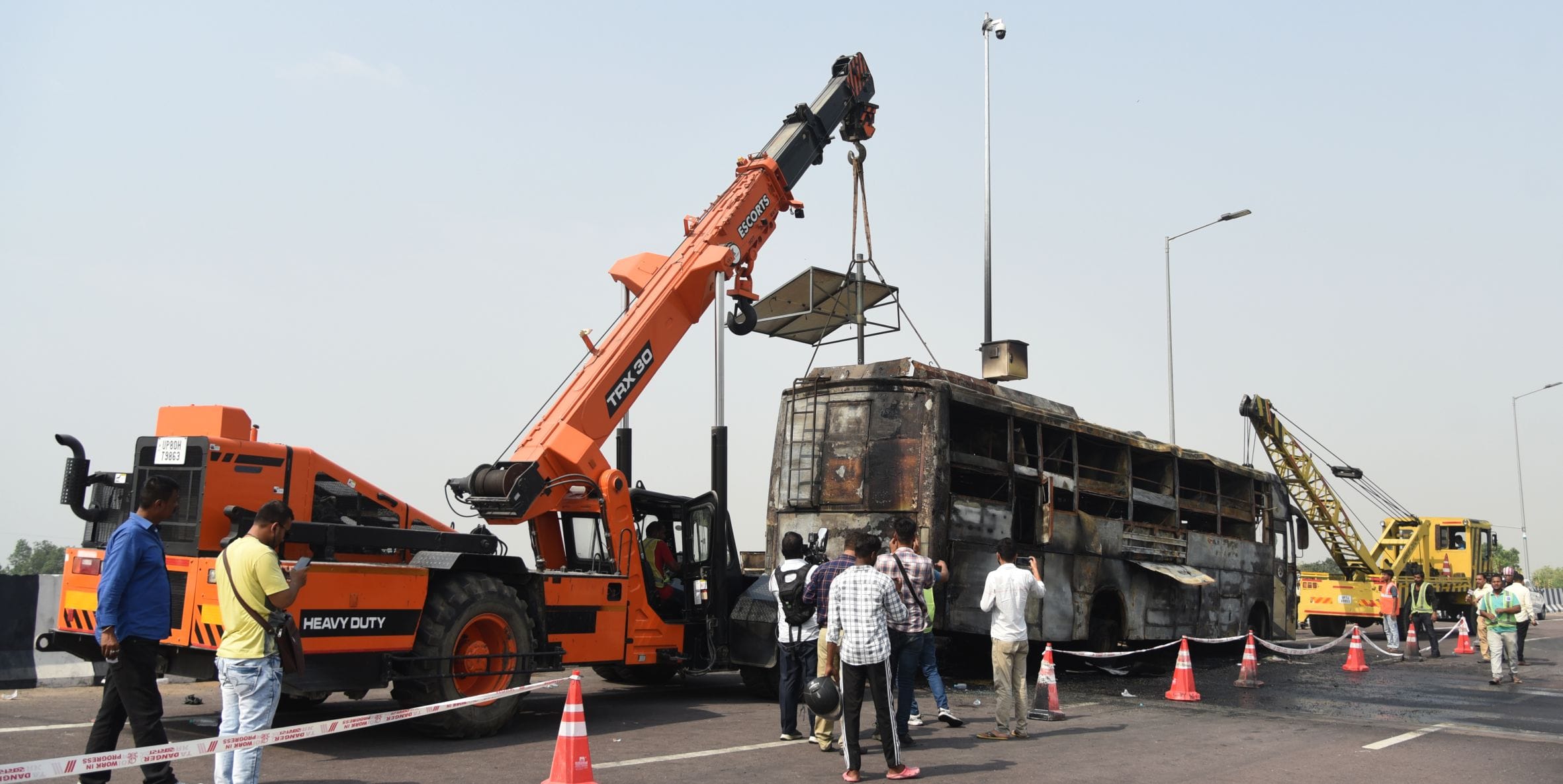 Five people burnt alive as bus catches fire on   Kisan Path.