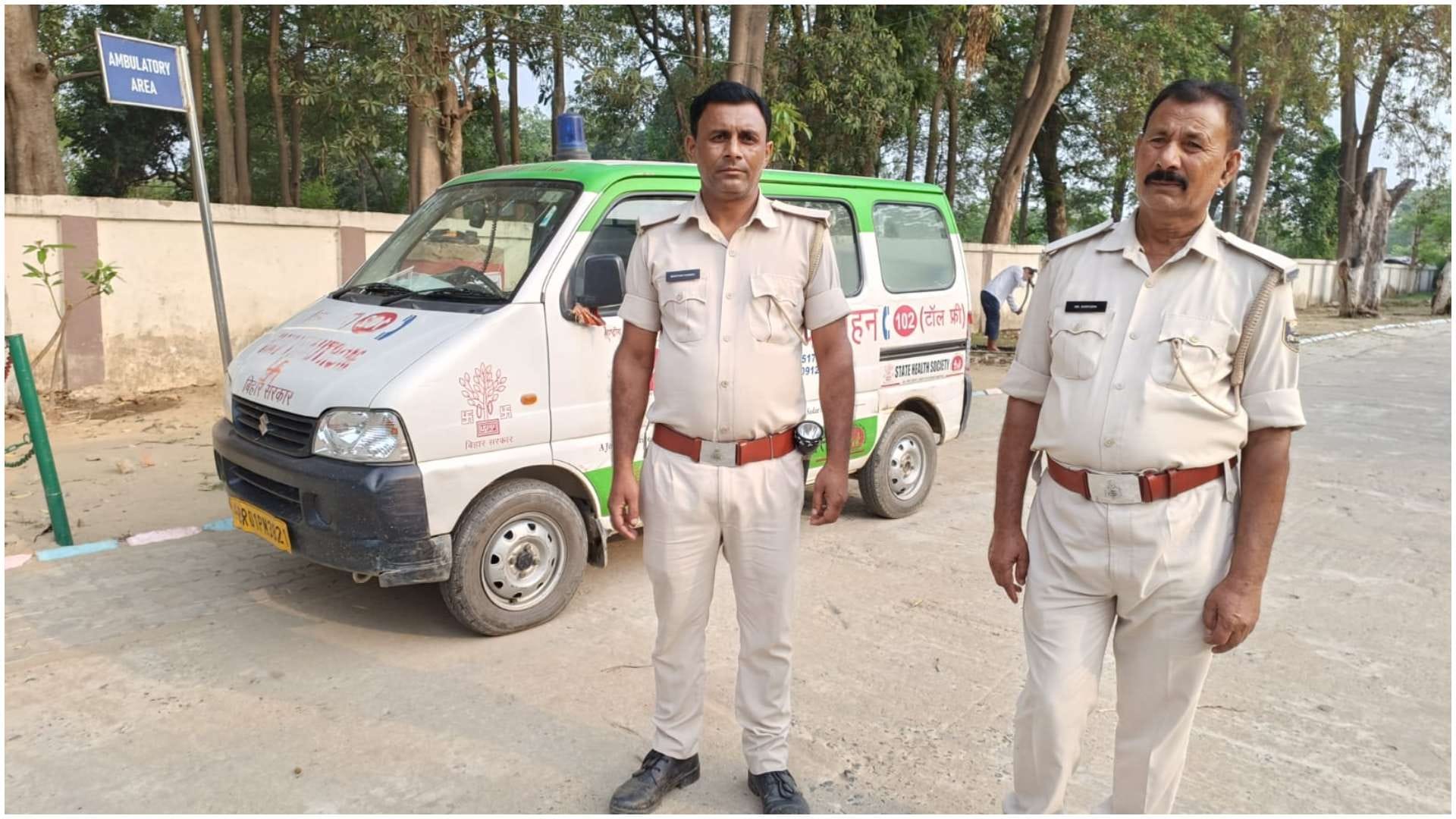 मौके पर मौजूद पुलिस कर्मी