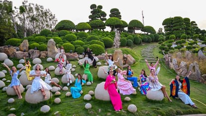 Miss World 2025 Contestants: queens soak up Telangana culture visit to legendary 700 year old banyan tree