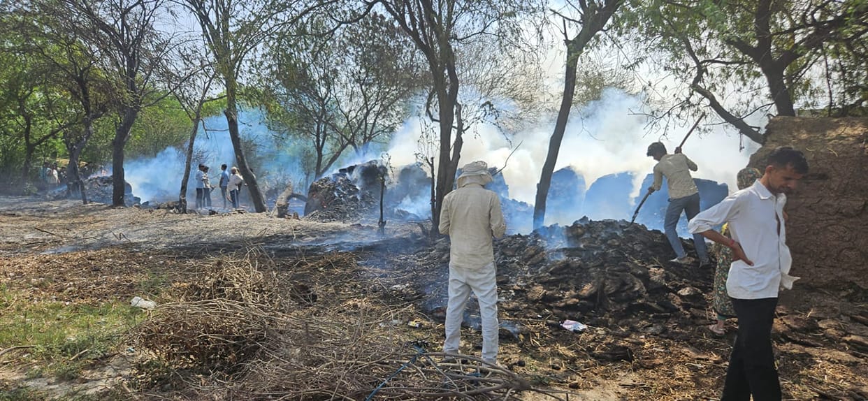 village of Mathura was surrounded by flames of fire stampede broke out five hours to extinguish fire