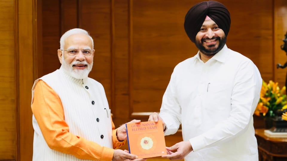 Union Minister Ravneet Bittu meets Prime Minister Modi in Delhi