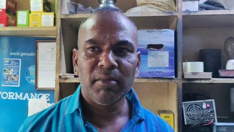 miscreants looted 55 thousand rupees from a shopkeeper in Pilkhuwa