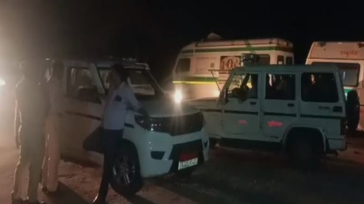Sawai Madhopur: Gravel mafia attacked the police, set the vehicle on fire after the death of tractor driver
