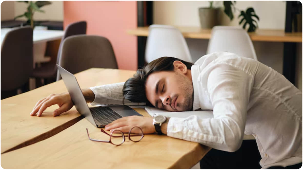 Do you also feel very sleepy everytime can be sign of some serious problem know in hindi