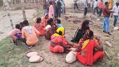 Varanasi news Food was looted in mukhyamantri samuhik vivah many brides and grooms remained hungry