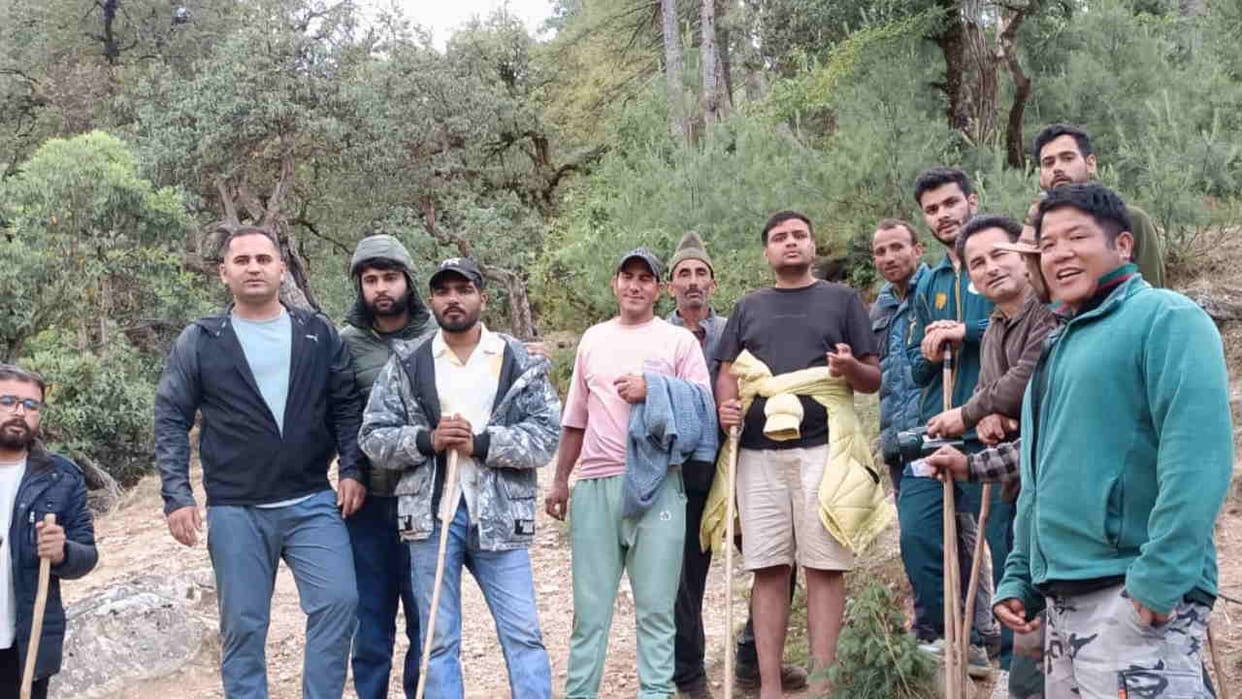 Trekkers lost in Kedarkantha returning after climbing Rajasthan Six trackers rescued Uttarkashi